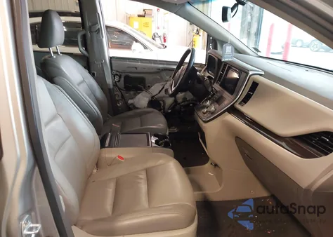 2017 Toyota Sienna Xle 8 Passenger z USA, uszkodzony, nr VIN 5TDYZ3DC6HS856295